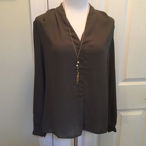Rose & Olive deep olive v-neck tunic/blouse